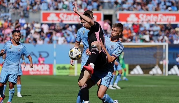 44.738 CĐV xem trận đấu của Messi