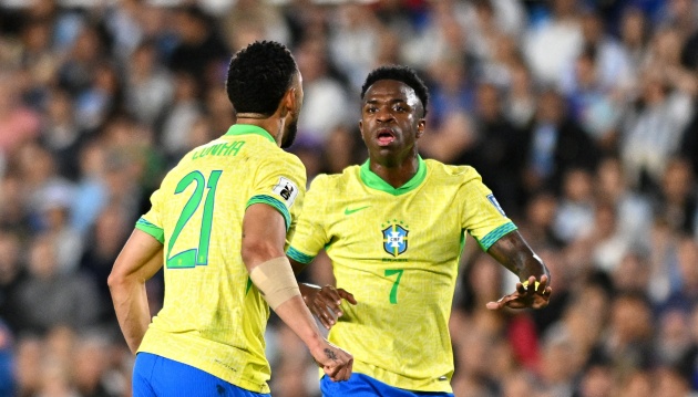 Argentina 4-1 Brazil: Tra tấn khủng khiếp; Quá bạc nhược