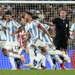 Argentina bóp nghẹt Paraguay bởi nhân tố bất ngờ