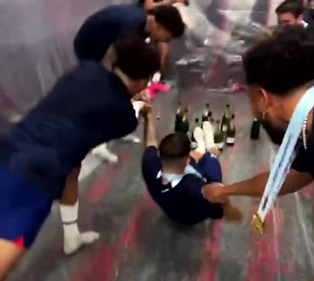 Balogun livestream màn ăn mừng độc lạ của tuyển Mỹ