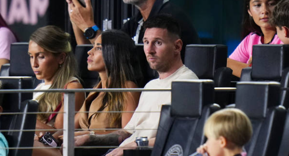 ”Bất kỳ ai cũng giỏi hơn Messi”