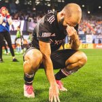 Benzema đoạt QBV, Higuain khóc nức nở chia tay sân cỏ