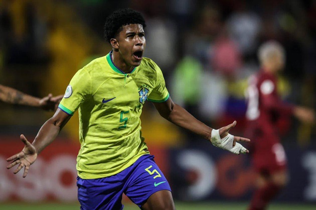 Bùng nổ dữ dội, tân binh Chelsea khiến giới chuyên môn choáng váng