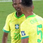 Casemiro không hài lòng với Estevao ở trận Brazil thắng Chile