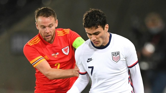 Con trai không được ra sân nhiều, cha mẹ Gio Reyna làm điều điên rồ với HLV tuyển Mỹ