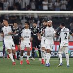 Depay tỏa sáng, “giải cứu” Corinthians ngoạn mục