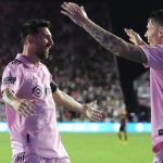 “Đời tôi chưa bao giờ đá như đi dạo, cho đến khi gặp Messi”