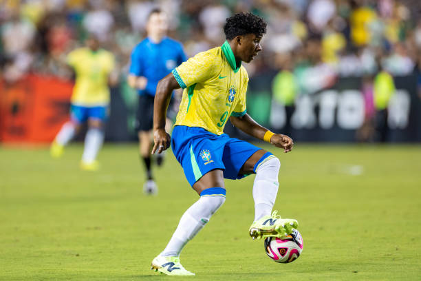 HLV Brazil lên tiếng bảo vệ Endrick