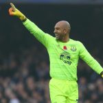 Huyền thoại bóng đá Mỹ nhận đặc ân