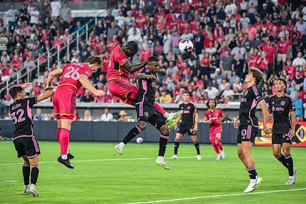 Inter Miami thua thảm trong ngày Messi ra mắt