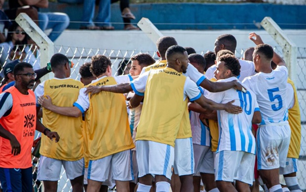 Kinh hoàng! Cảnh sát Brazil bắn cầu thủ ngay trên sân