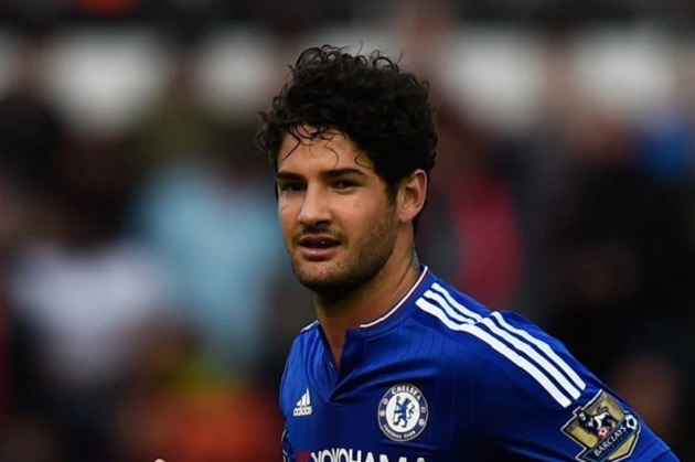 Màn ăn mừng kỳ lạ của Alexandre Pato