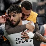 Mãn nhãn trận cầu 4 bàn, Depay bị đồng đội lu mờ