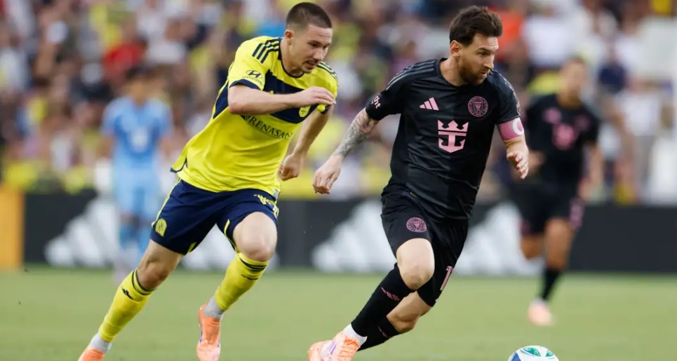 Mascherano: MVP mùa giải khó thoát khỏi tay Messi