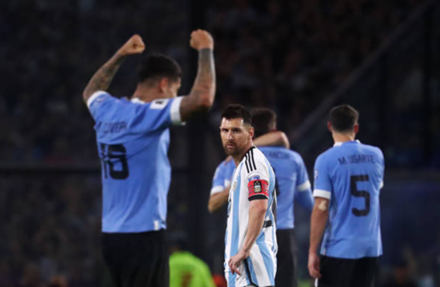 Messi gánh không nổi hàng tiền vệ có đúng 1 key pass