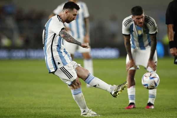 Messi ghi bàn 800: Tình yêu và đam mê