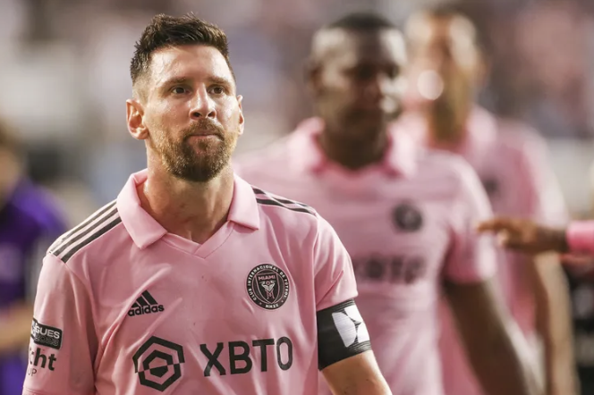 “Messi không cần nghỉ ngơi vì toàn đi bộ”