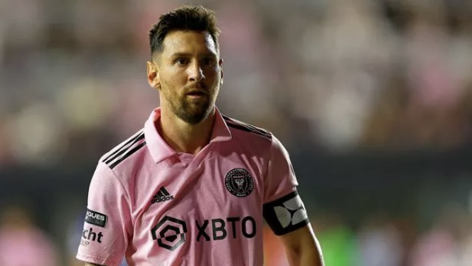 “Messi thất vọng ra mặt khi đánh rơi chiến thắng”