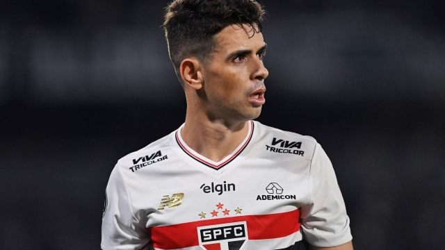 Oscar ngất xỉu khi tập, có thể phải từ giã sân cỏ