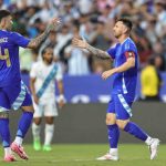 Sao M.U phản lưới, Messi vẫn giải cứu Argentina