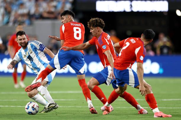 Soi trận Chile vs Argentina: Thắng lợi thứ 11 mừng Messi tái xuất?