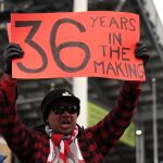 Vì sao tuyển Canada luôn mang theo một thanh kiếm khi thi đấu?