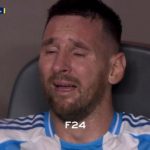 Xúc động! Messi khóc nức nở như đứa trẻ trên ghế dự bị