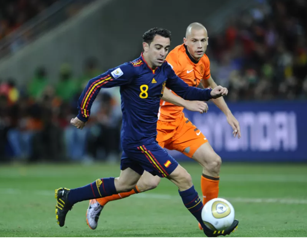 10 ngôi sao Tây Ban Nha hay nhất lịch sử: Ma thuật tuyến giữa