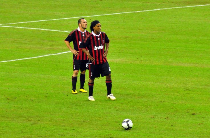 4 cầu thủ đá phạt thành bàn nhiều hơn Ronaldo và Messi