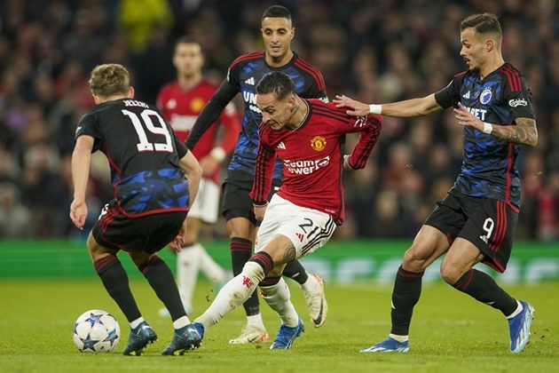 4 điểm đen trong trận thắng của M.U: Hojlund mất điểm tựa; Báo động đỏ