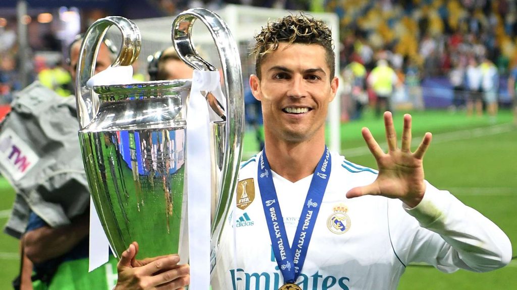 5 ngôi sao thăng hoa khi đổi vị trí: CR7 và huyền thoại Arsenal