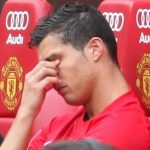 6 lần Ronaldo nổi điên: Từ ném micro đến nằm sân gào khóc