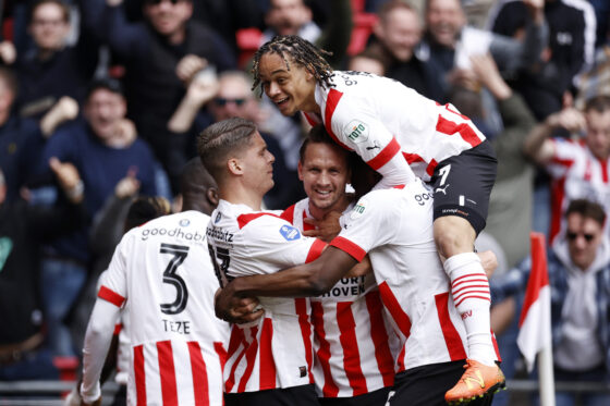 Ajax tệ hại trước các kình địch thời hậu Erik ten Hag