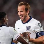 Anh dễ dàng đè bẹp Serbia trong thế hơn người