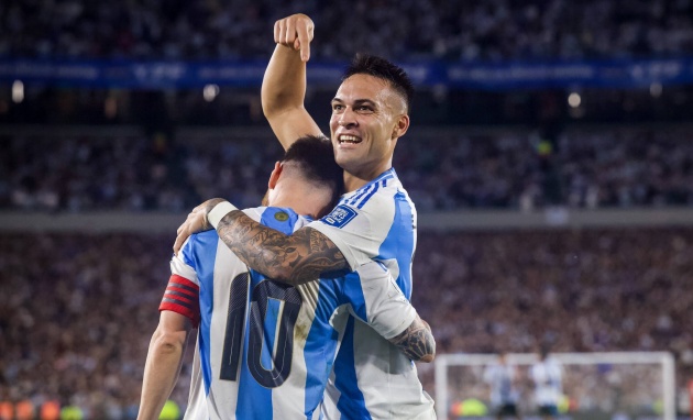 Argentina 1-0 Peru: Messi kiến tạo; Siêu phẩm ngả bàn đèn