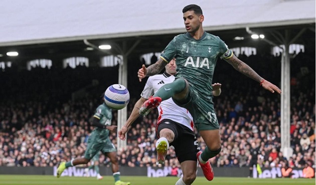 Argentina thận trọng với trung vệ thép