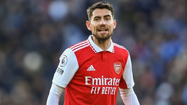 Arsenal lo sốt vó vì Jorginho