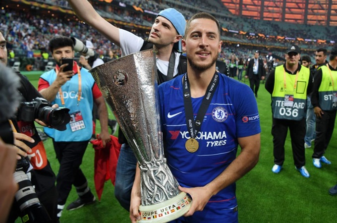 Azpilicueta gửi lời chúc đến Hazard, vô tình nói ra điểm đến của số 10