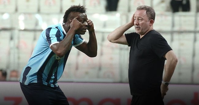 Balotelli ăn mừng bàn thắng, chế nhạo HLV đối thủ sau khi bị chê không não