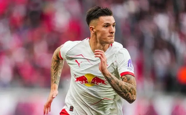 Benjamin Sesko và mùa hè bị “bỏ quên”: Cơ hội cuối dành cho Newcastle?