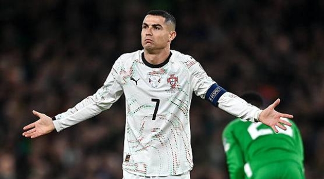 Bồ Đào Nha thua, Martinez cảm thông với thẻ đỏ của Ronaldo
