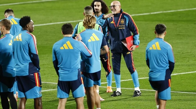 Buổi tập mở náo nhiệt, vụ Lamine Yamal vẫn gây tranh cãi