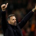 Các cầu thủ M.U muốn Van Nistelrooy tiếp tục ở lại