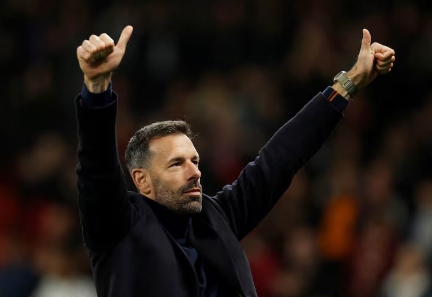 Các cầu thủ M.U muốn Van Nistelrooy tiếp tục ở lại