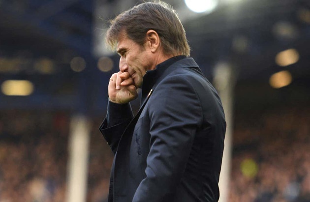 CHÍNH THỨC! Tottenham toang mạnh, trận đấu bị hoãn