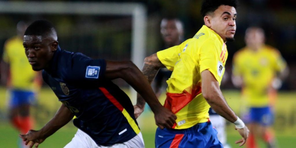 Chơi hơn người 60 phút và thua 0-1, chuyện gì đang xảy ra với Colombia?