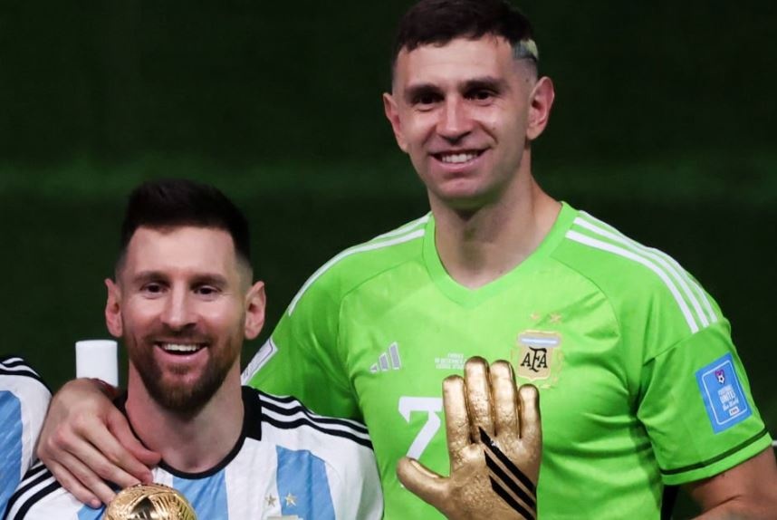 Chủ tịch UEFA chỉ trích Messi, Emiliano Martinez