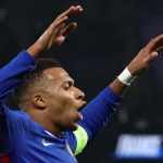 Cơn điên của Mbappe khiến cả thế giới ngả mũ