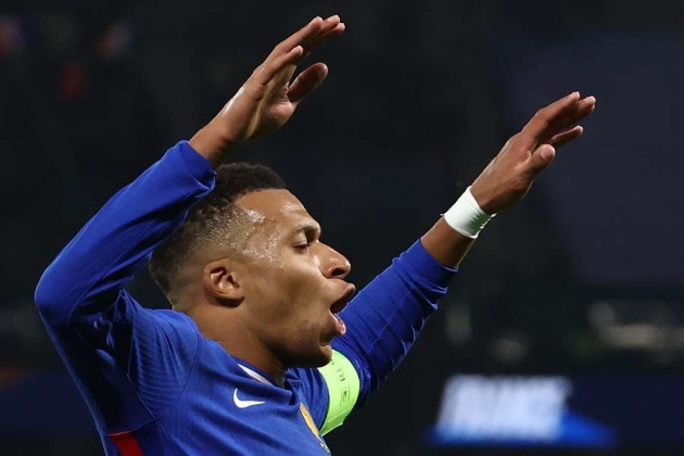 Cơn điên của Mbappe khiến cả thế giới ngả mũ