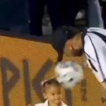 Con gái Neymar gặp sự cố ở trận Santos vs Corinthians